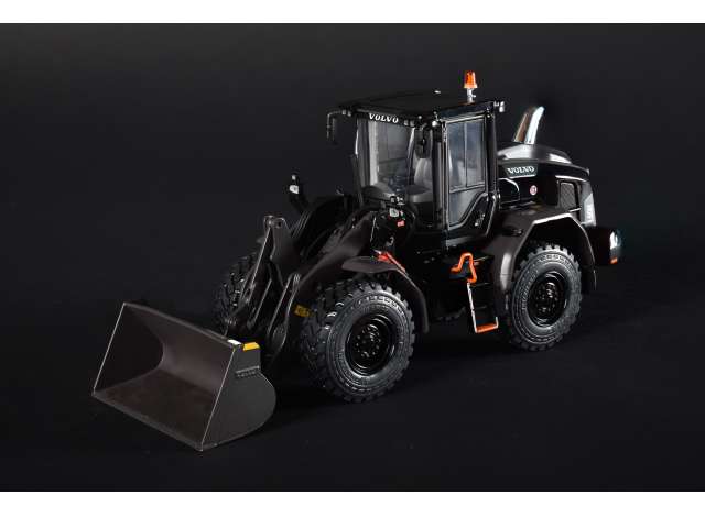 Volvo L60h Shovel Black Edition - 1:32